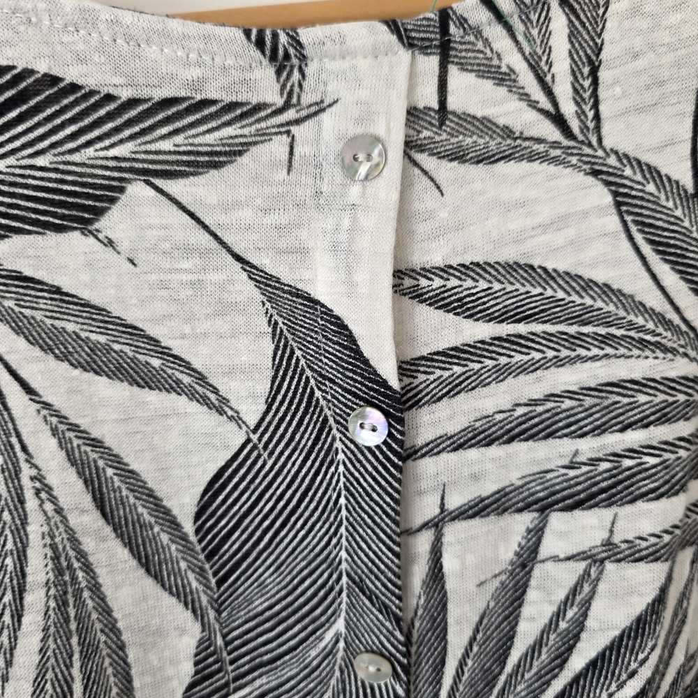 Tahari Monochrome Leaf Print Linen Top - Picture 6 of 10